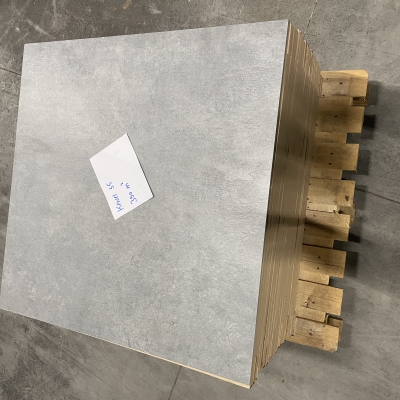 Kavel 55 Vloertegels 90 x 90 cm laatste 350 m2
